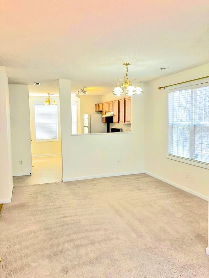 2707 Stadium Dr - Photo 3 of 15