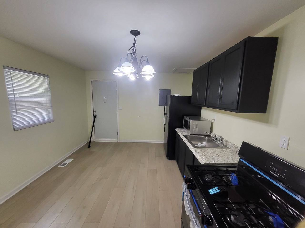 6913 Cecil Dr - Photo 6 of 21