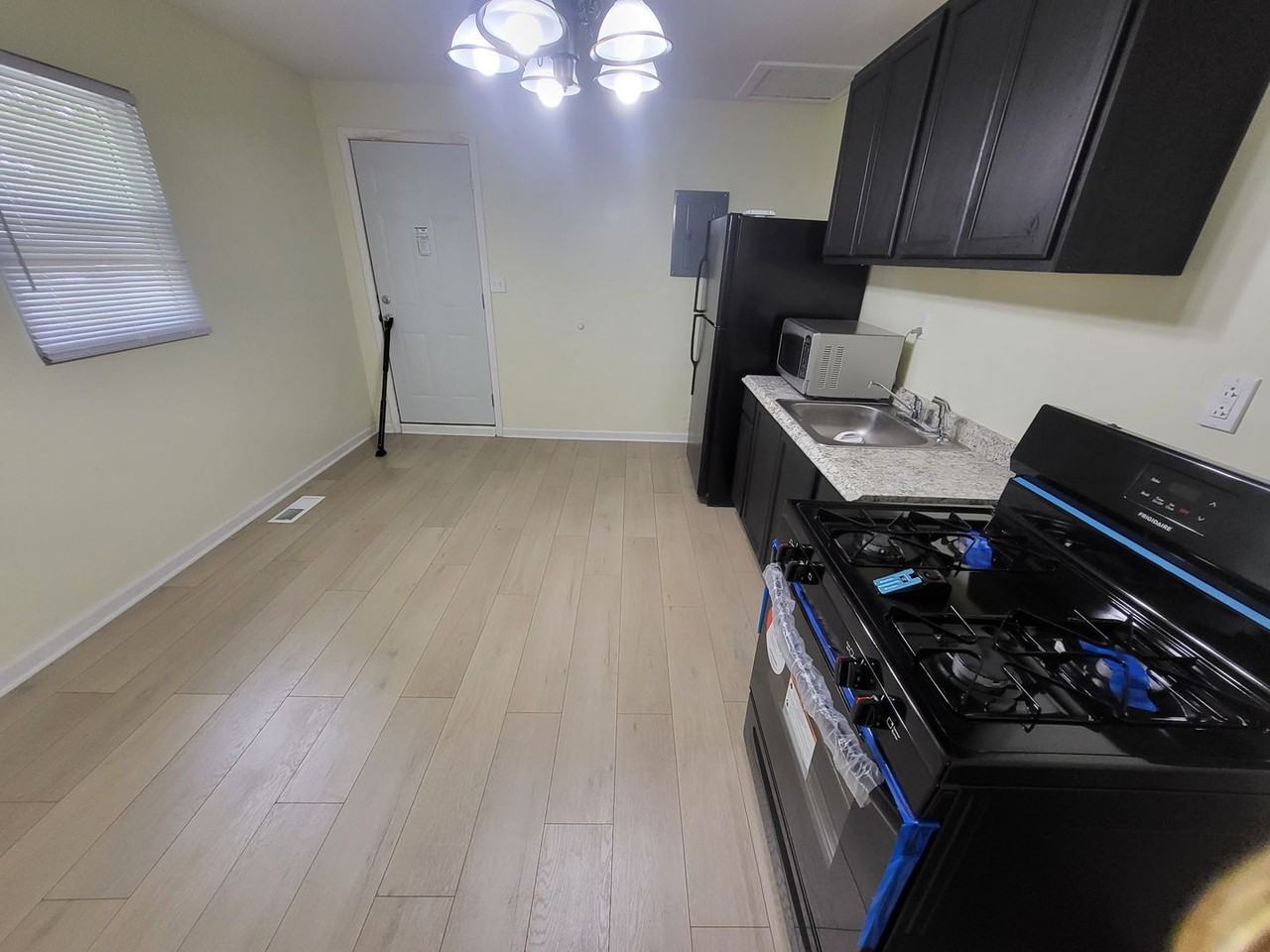 6913 Cecil Dr - Photo 7 of 21