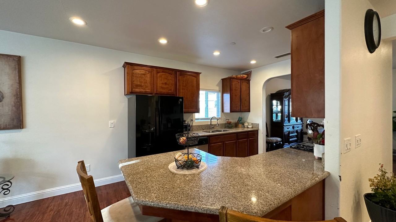 4681 N Constance Ave - Photo 3 of 22