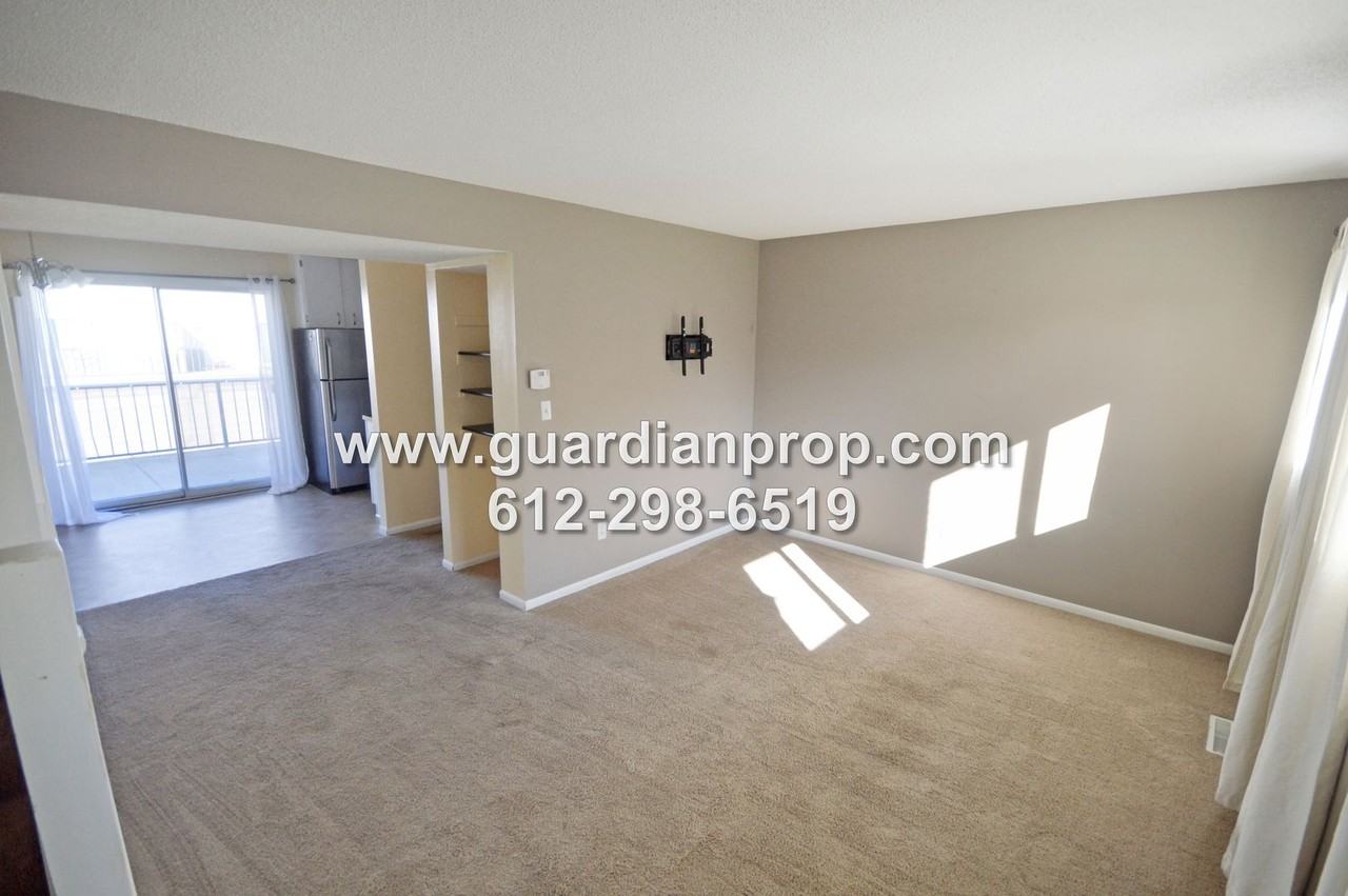 1495 Goodwin Ave N - Photo 2 of 14