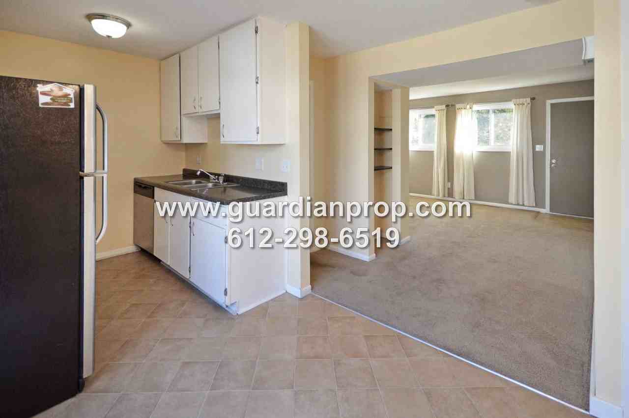 1495 Goodwin Ave N - Photo 4 of 14