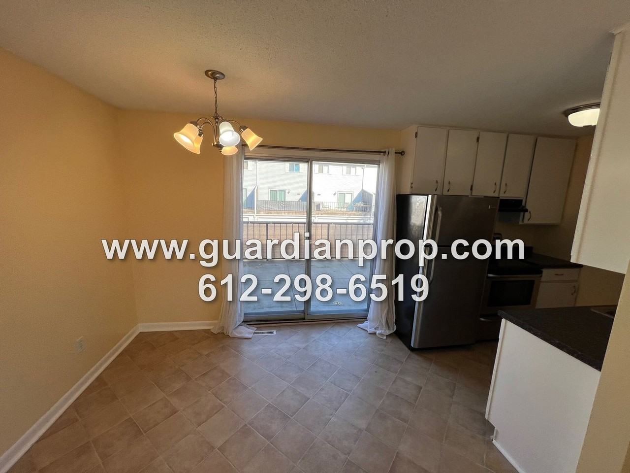 1495 Goodwin Ave N - Photo 5 of 14