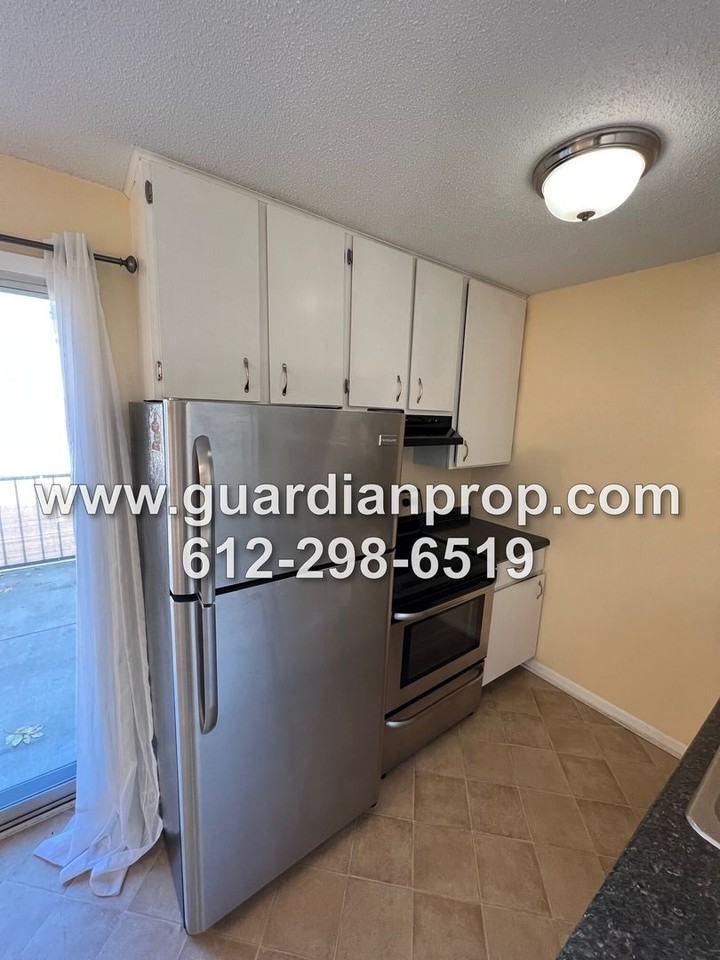 1495 Goodwin Ave N - Photo 6 of 14