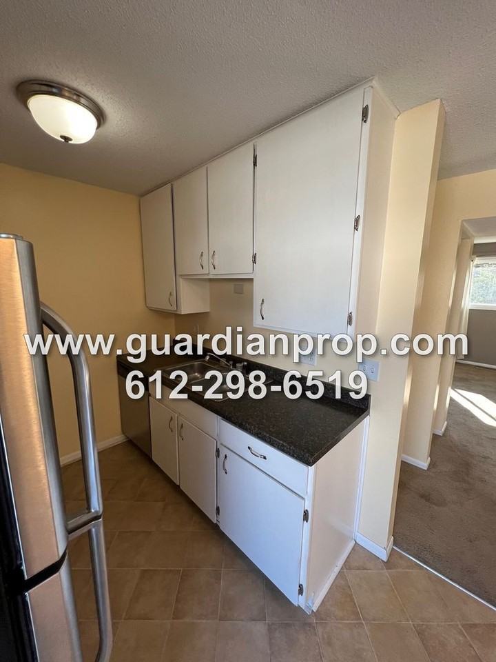 1495 Goodwin Ave N - Photo 7 of 14