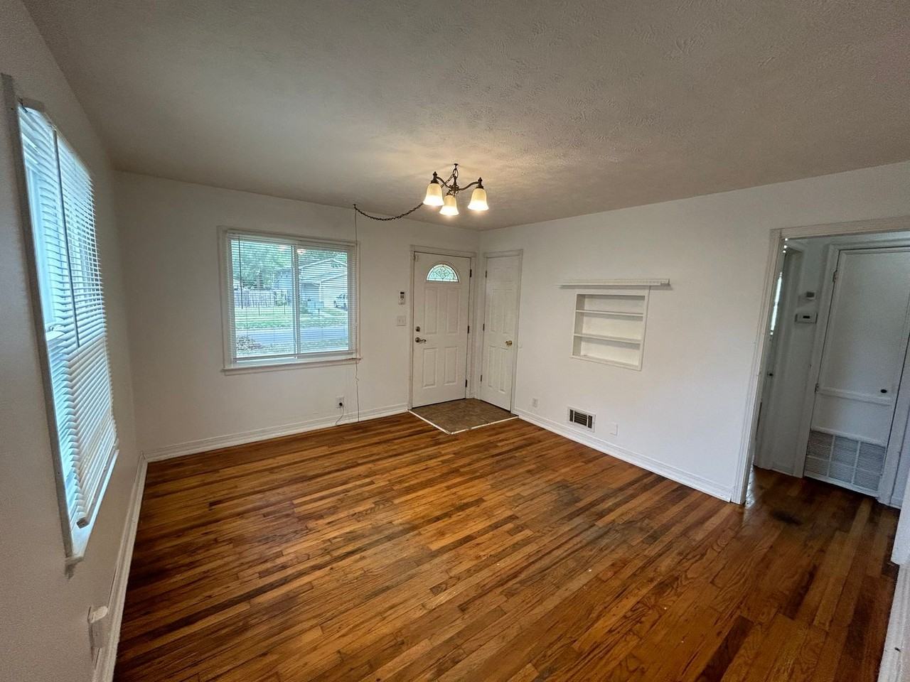 3335 P St - Photo 5 of 19