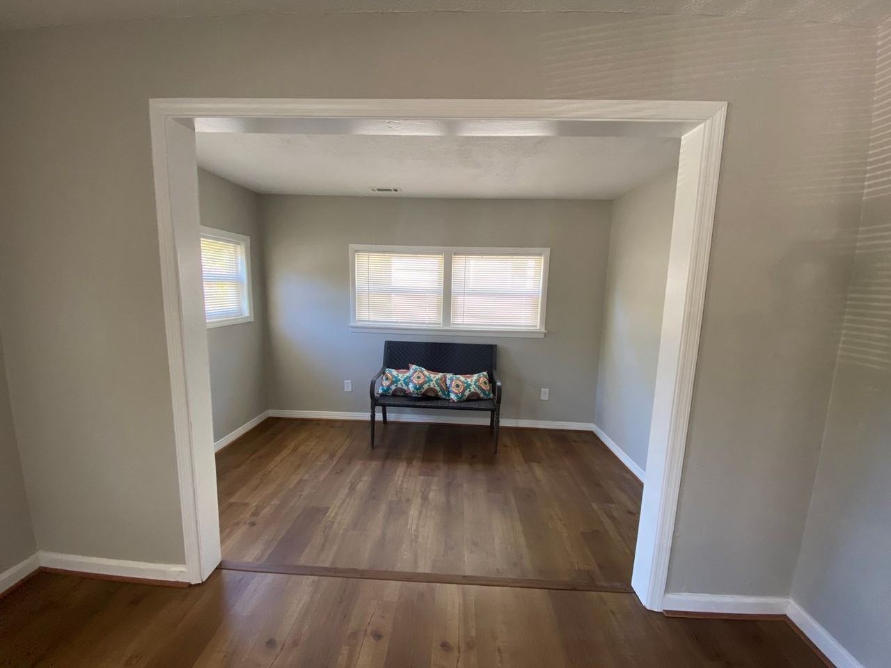 52 Pelham Hts - Photo 3 of 13