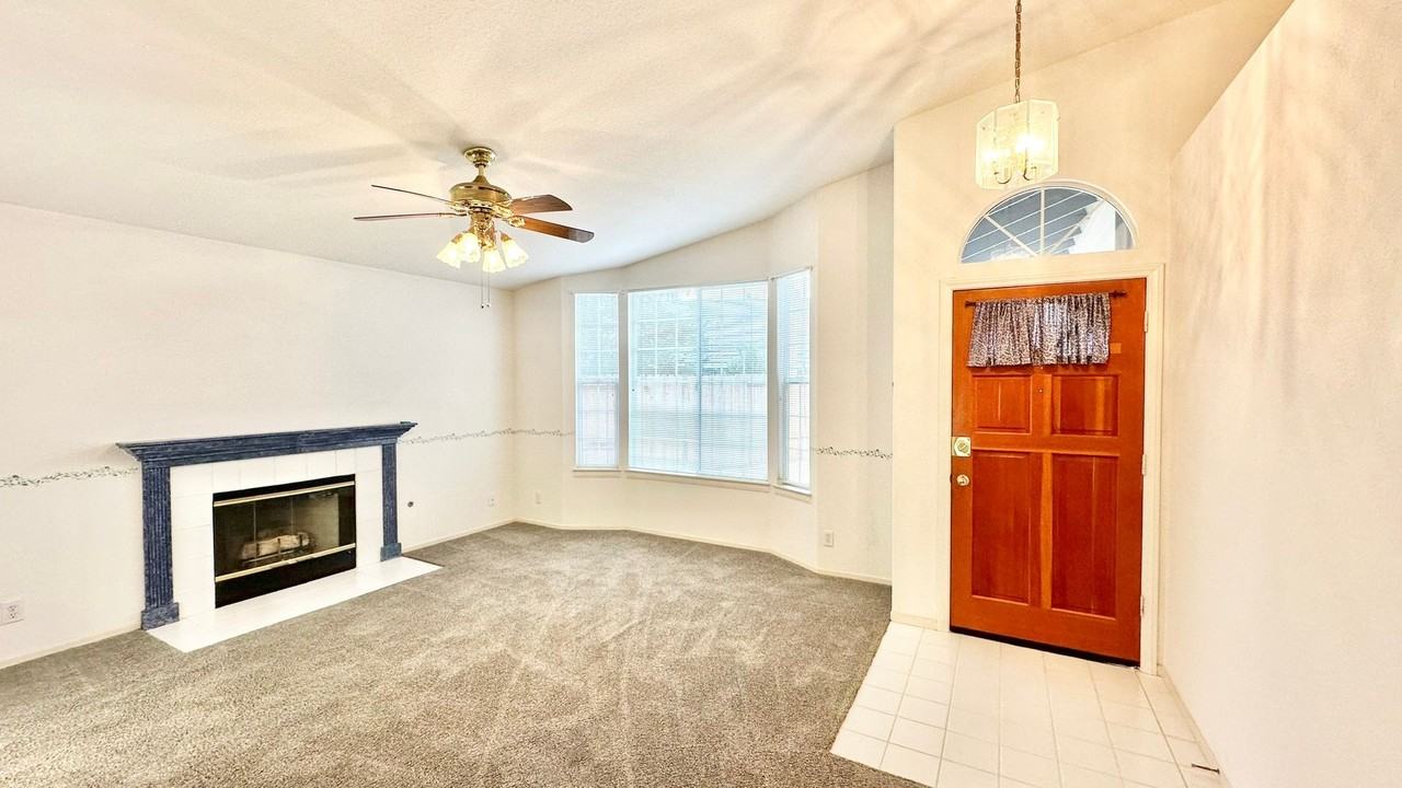 197 S Mercedes Rd - Photo 3 of 33