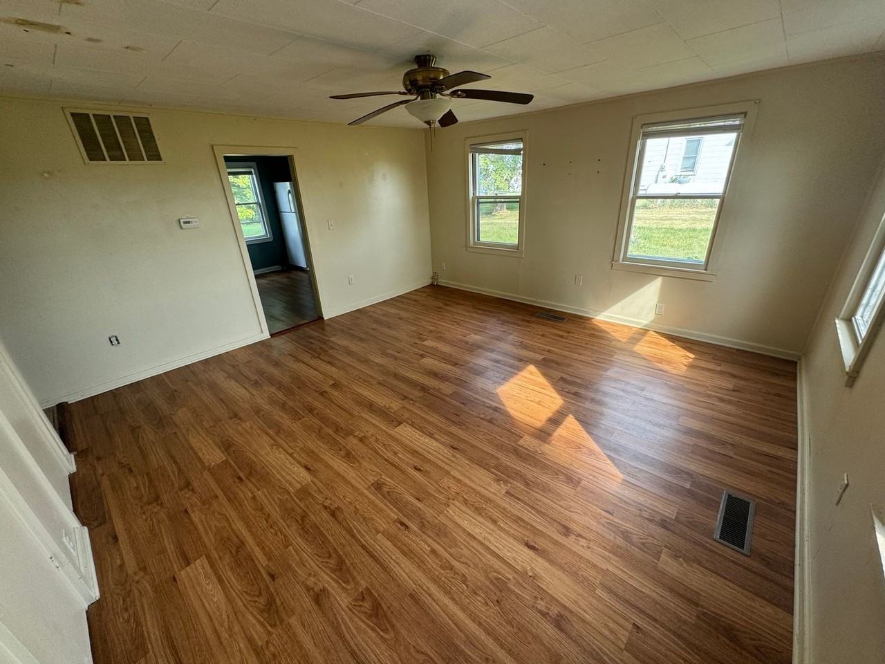 9801 N Radnor Rd - Photo 2 of 13