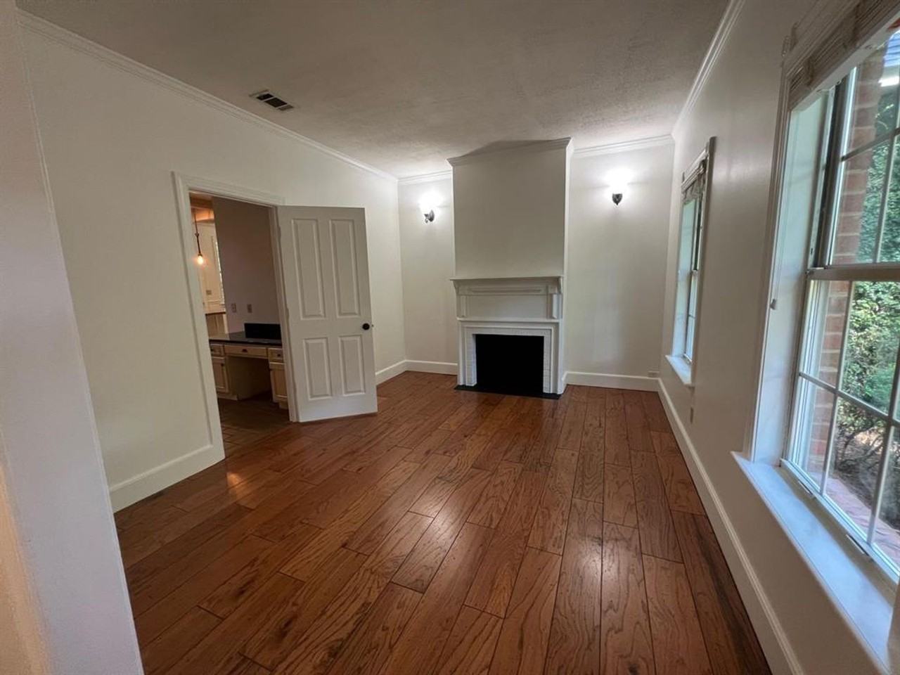 1381 Manor House Dr - Photo 4 of 19