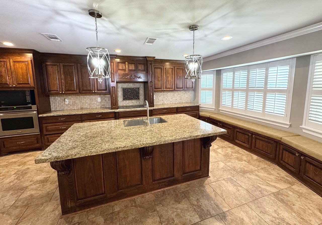 170 N Timberlane St - Photo 2 of 20