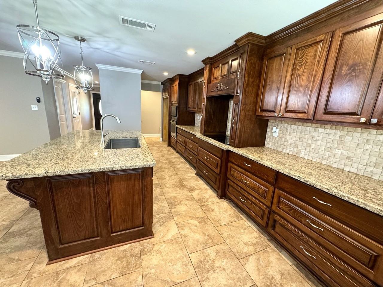 170 N Timberlane St - Photo 3 of 20