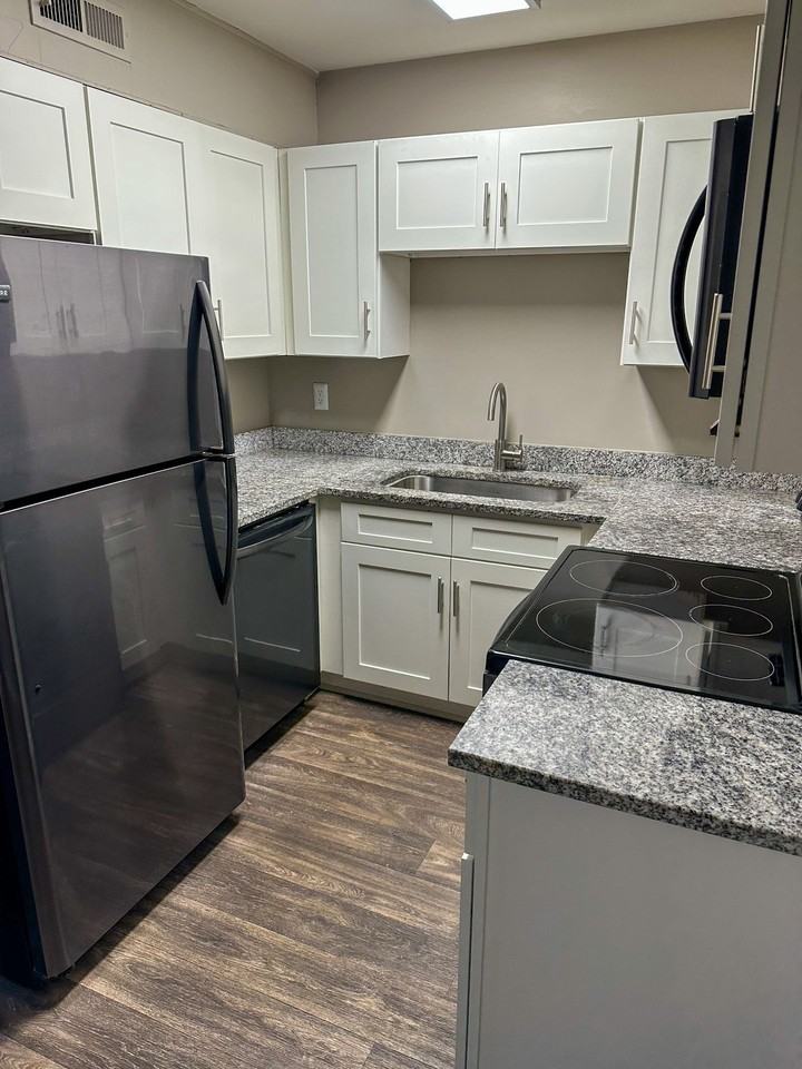 Bell View at Northshore | $300 Move - Photo 2 of 30