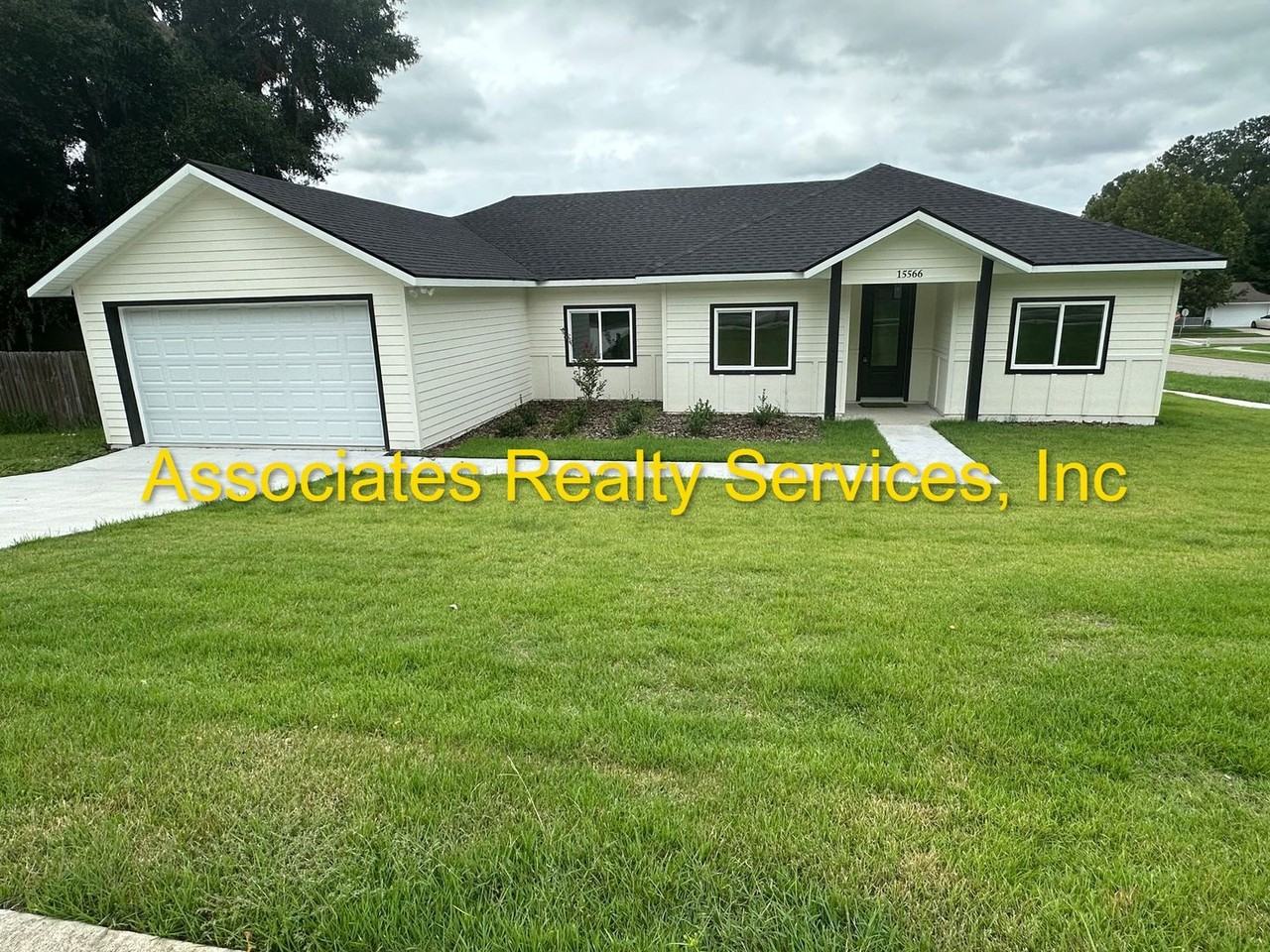 15566 Nw 135th Ter - Photo 3 of 49