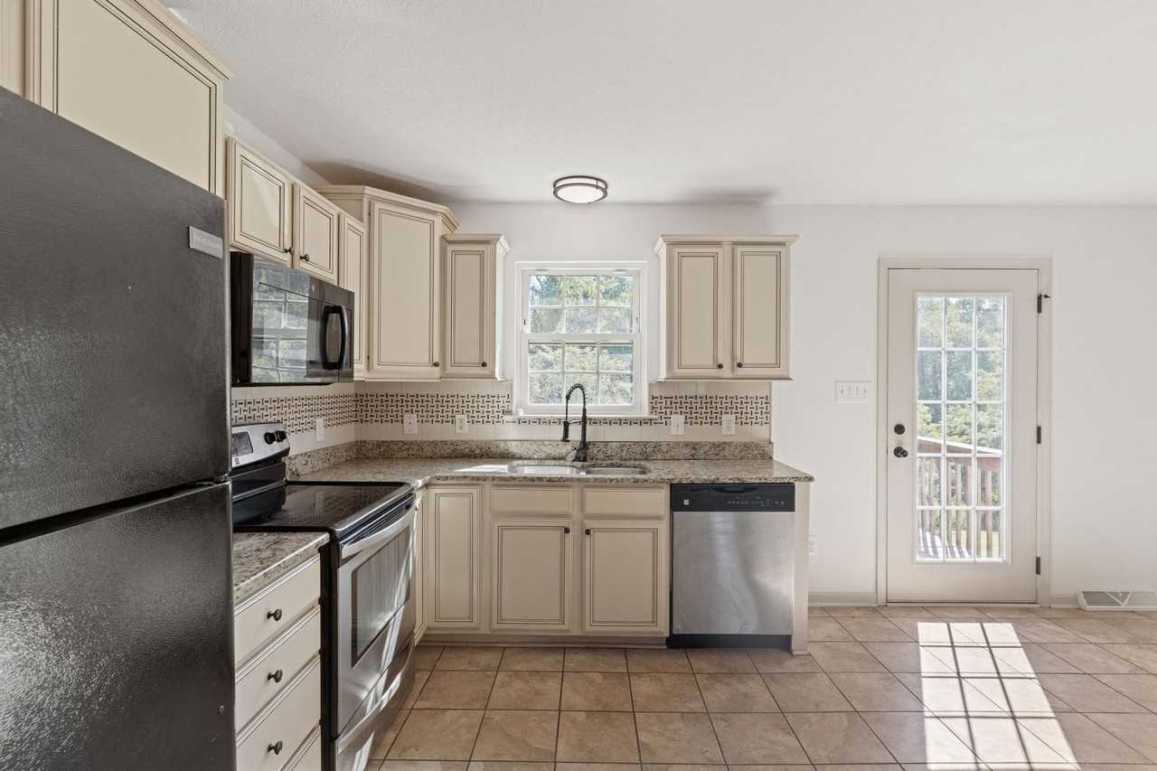 125 Bennett Dr - Photo 3 of 44