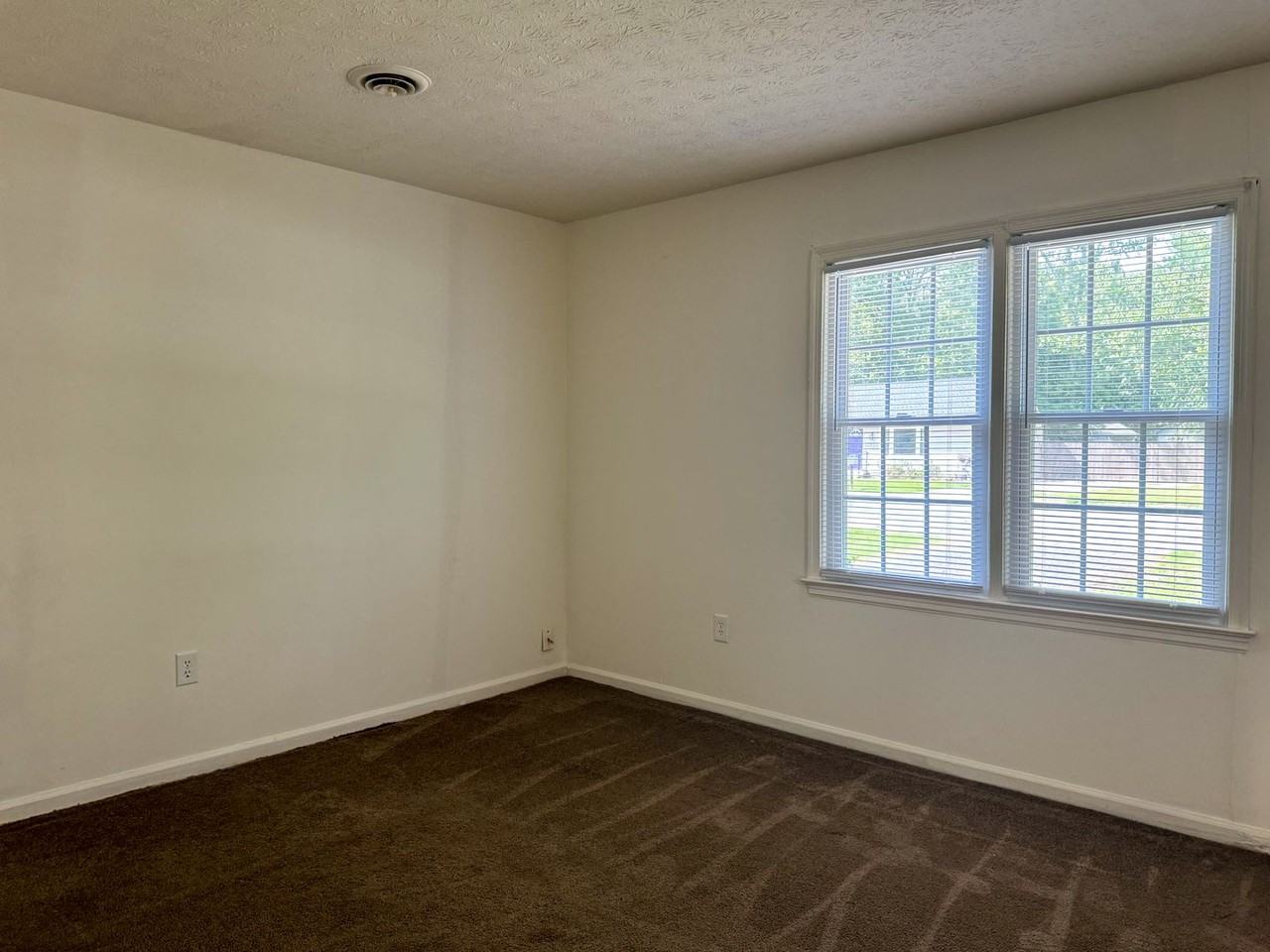 20805B Shaker Dr - Photo 3 of 18