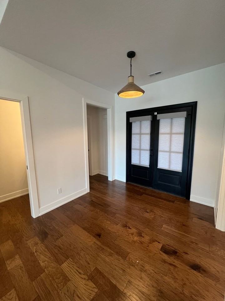 3304 Wentworth Dr - Photo 4 of 33