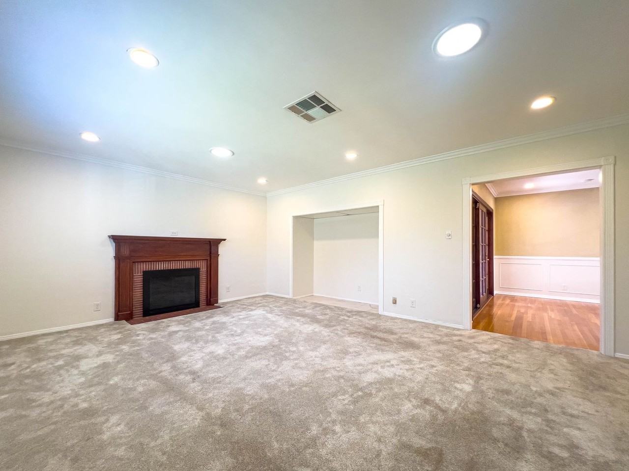 241 S Sparks St - Photo 2 of 30