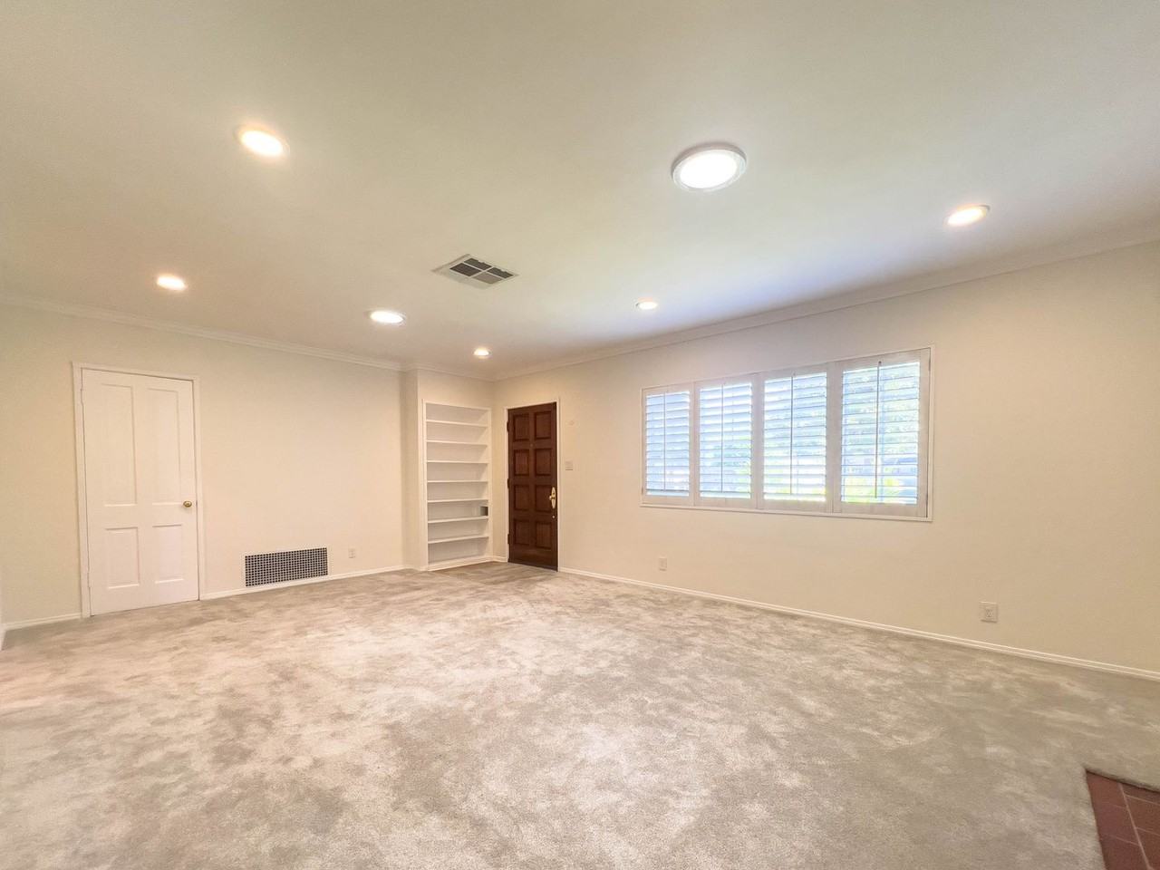 241 S Sparks St - Photo 3 of 30