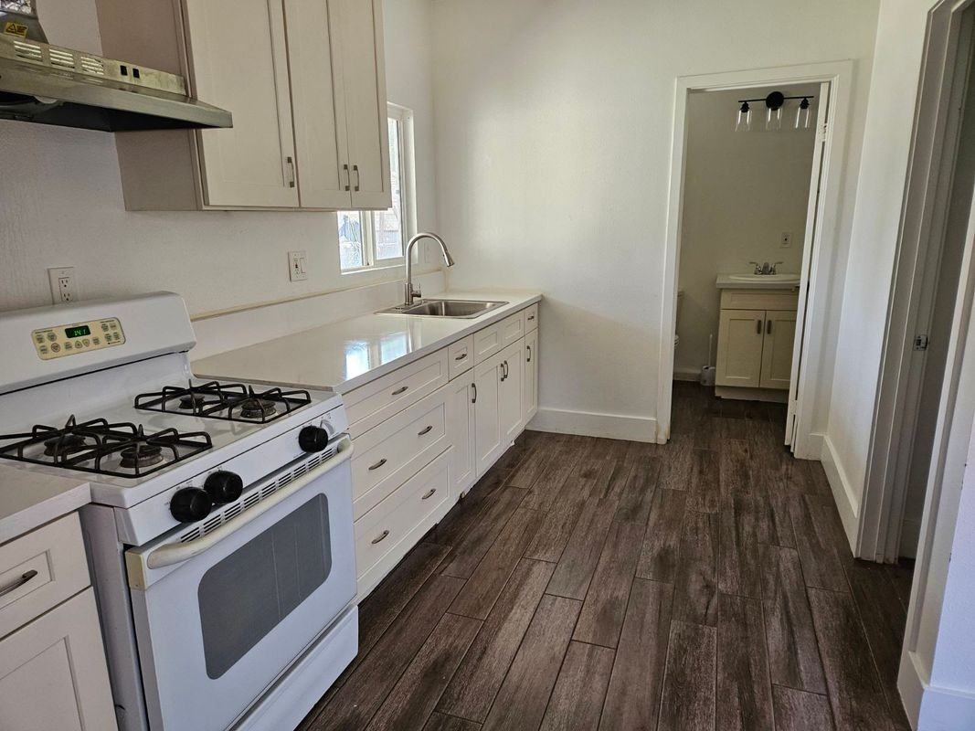 960 Knoll Dr - Photo 2 of 5