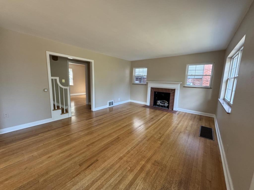 1637 Upland Rd - Photo 5 of 37