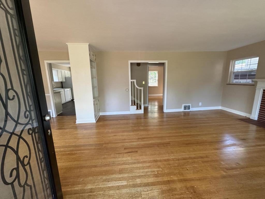 1637 Upland Rd - Photo 6 of 37