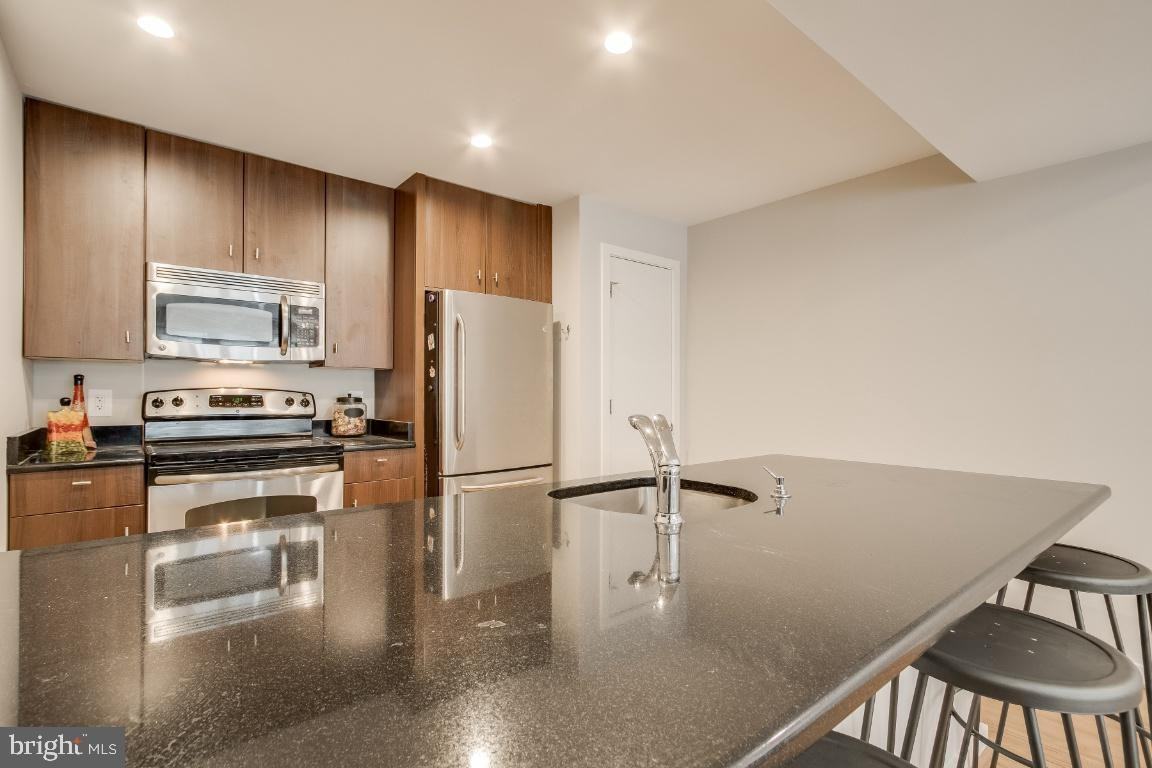 1423 Newton St Nw - Photo 5 of 12
