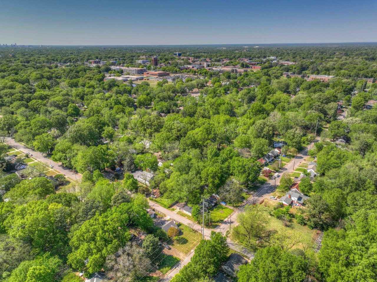 777 Loeb St - Photo 3 of 27