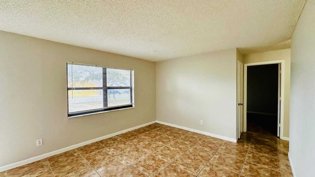 184 Julie Ln - Photo 4 of 8