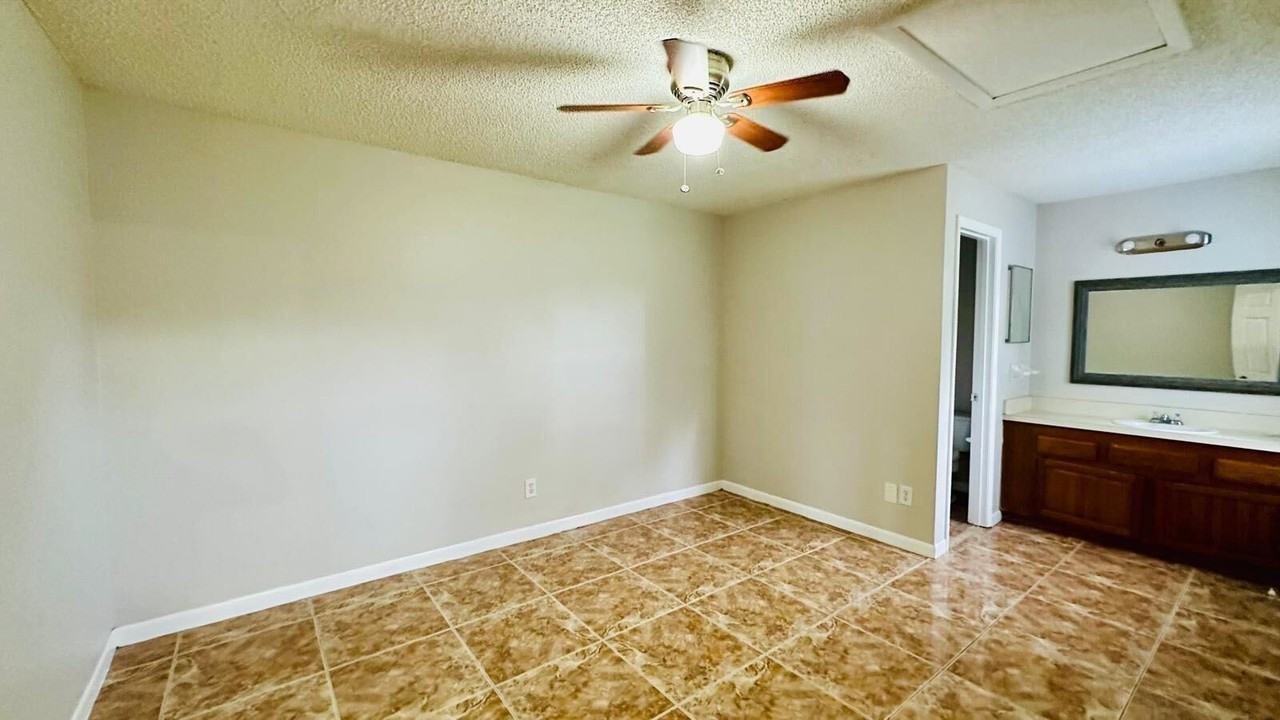 184 Julie Ln - Photo 6 of 8