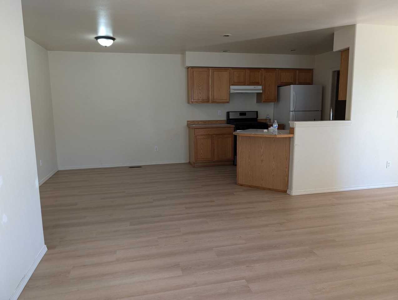 Lowell Court - Photo 2 of 11