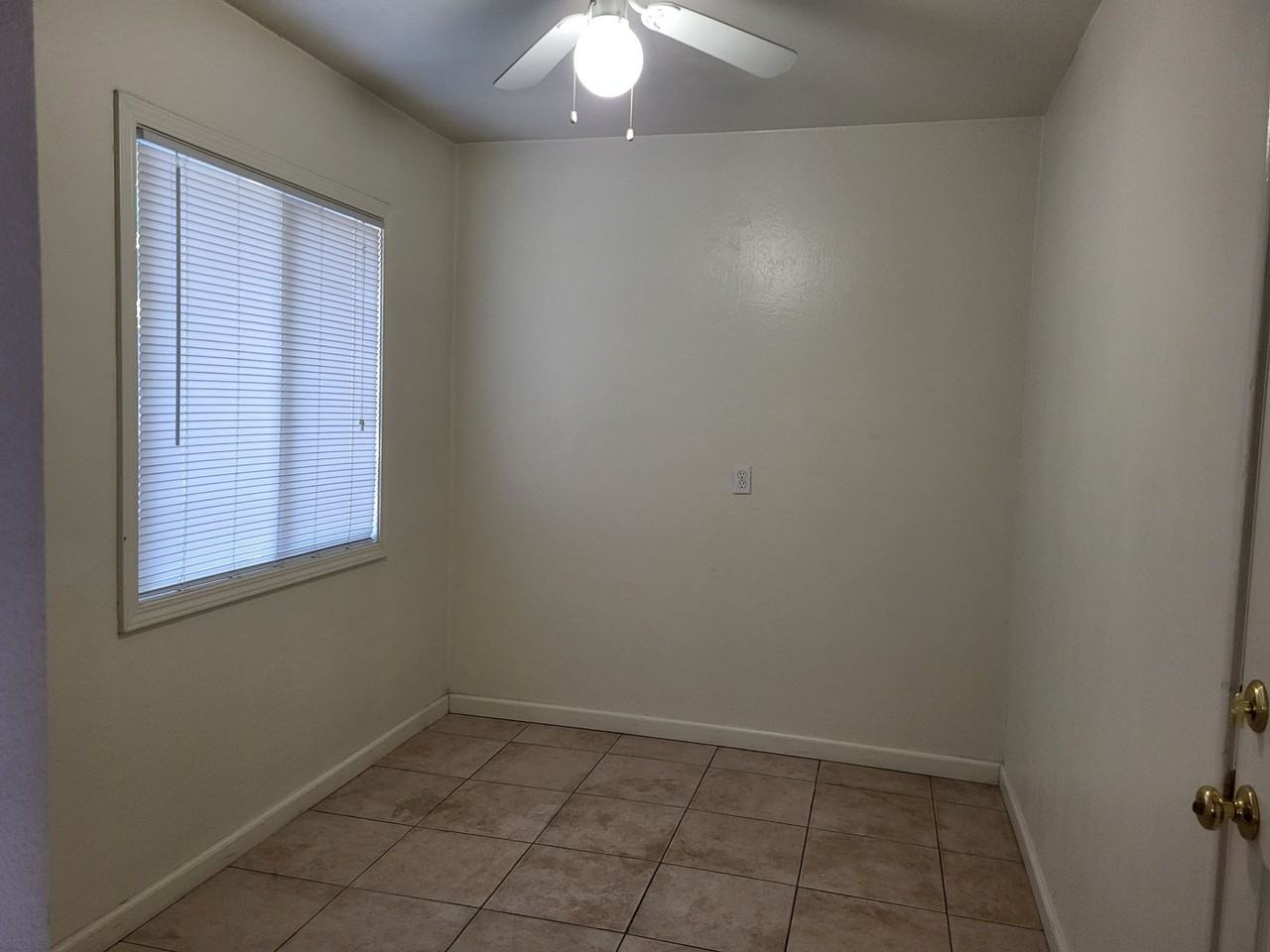 1725i - Photo 3 of 8