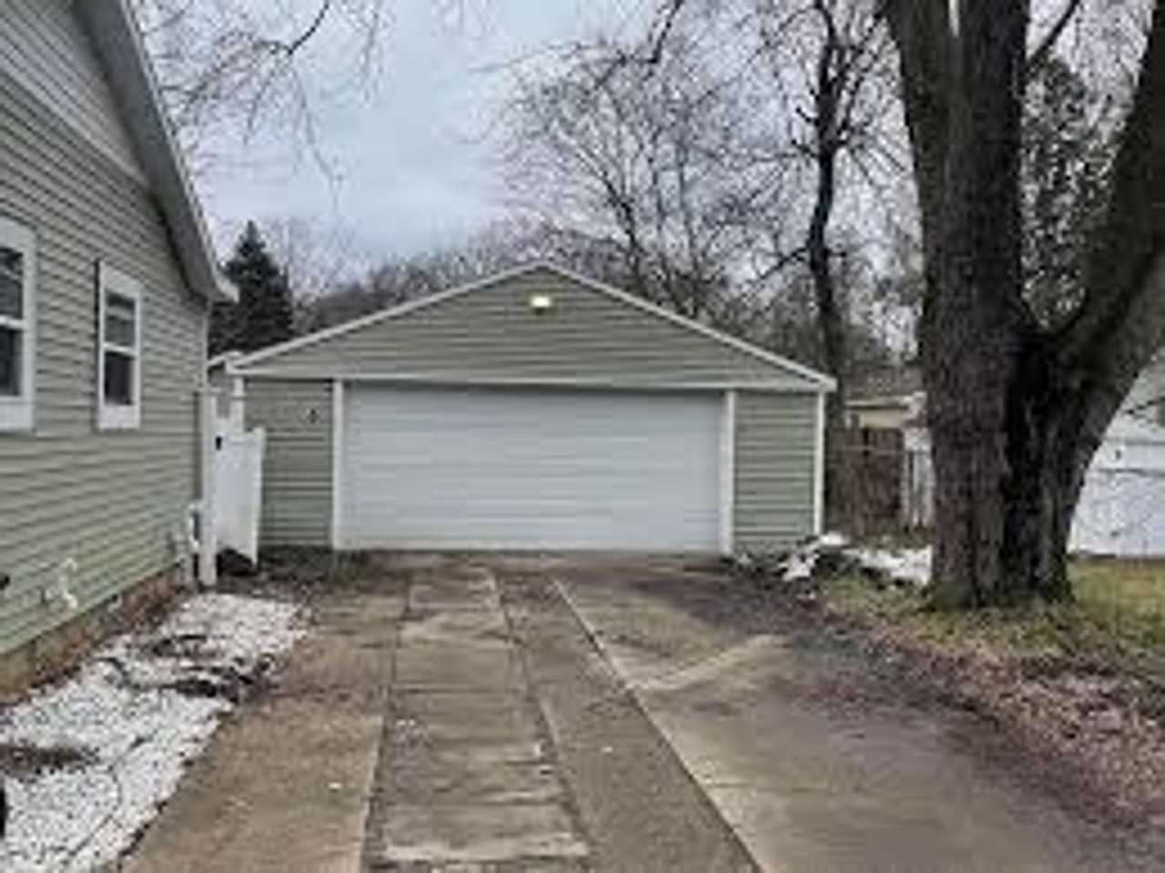 1504 Roselawn Ave - Photo 2 of 34