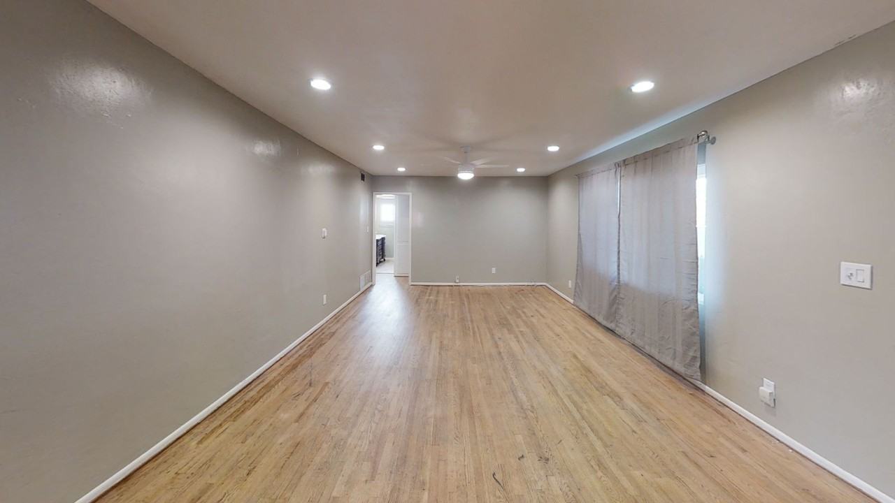 5120 63rd St - Photo 5 of 20