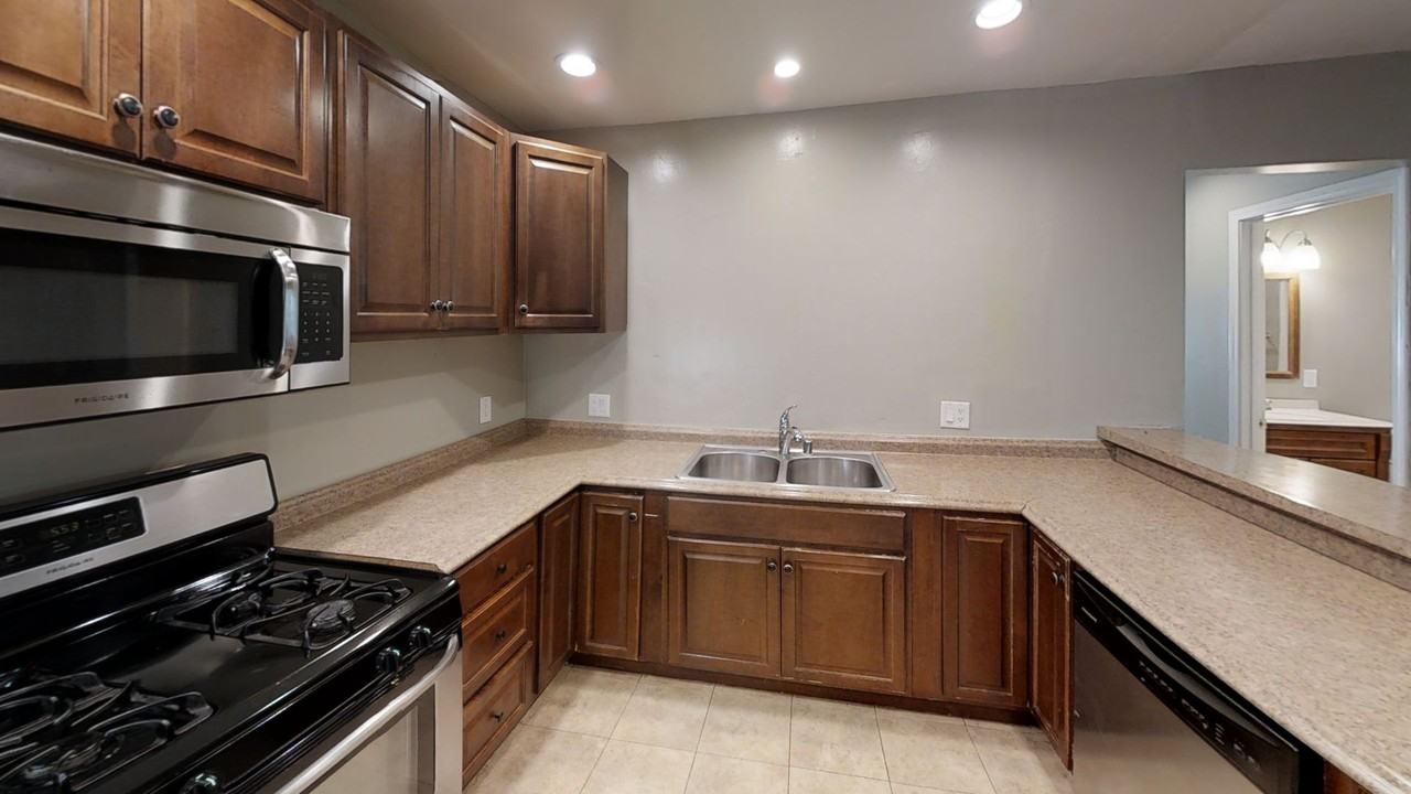 5120 63rd St - Photo 7 of 20