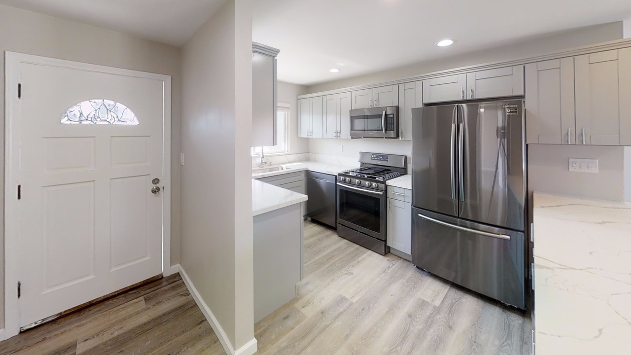5107 Ewing St - Photo 4 of 16