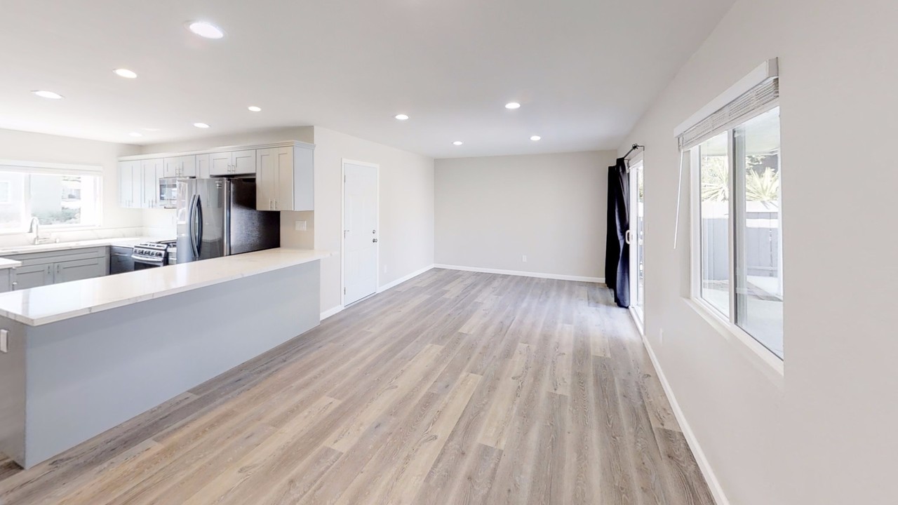 5107 Ewing St - Photo 5 of 16