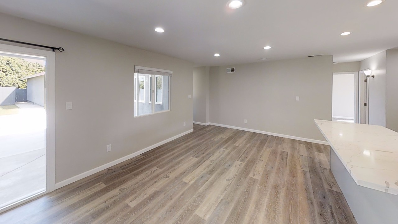 5107 Ewing St - Photo 6 of 16