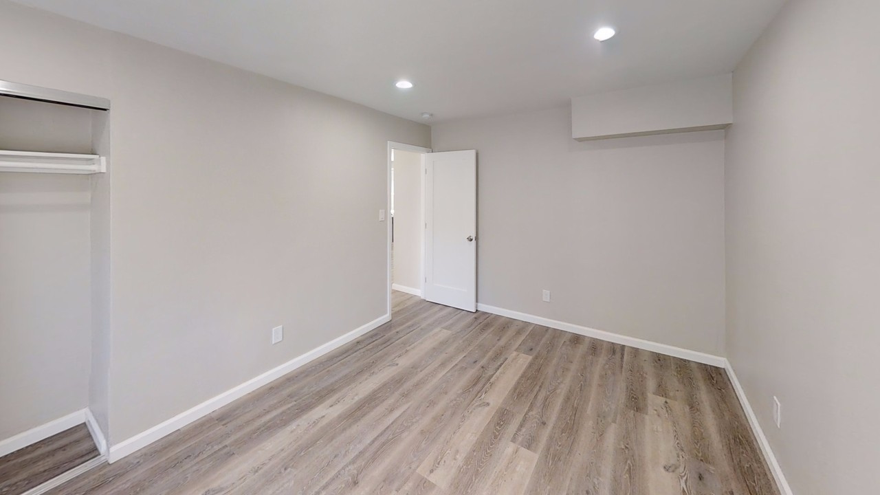 5107 Ewing St - Photo 7 of 16