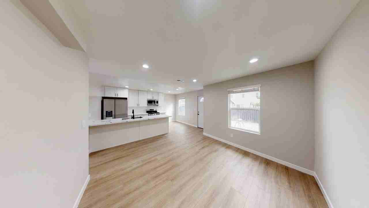 5119 E Falls View Dr - Photo 2 of 17