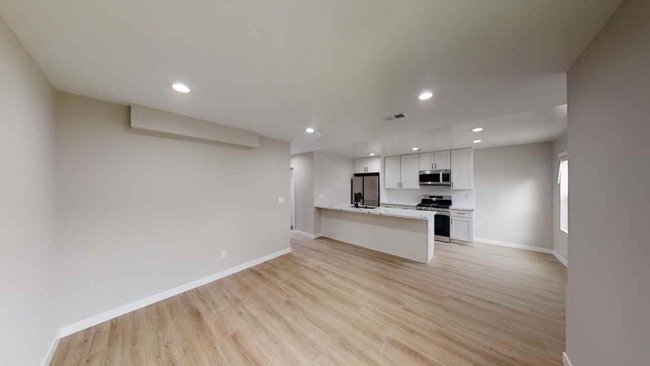 5119 E Falls View Dr - Photo 4 of 17