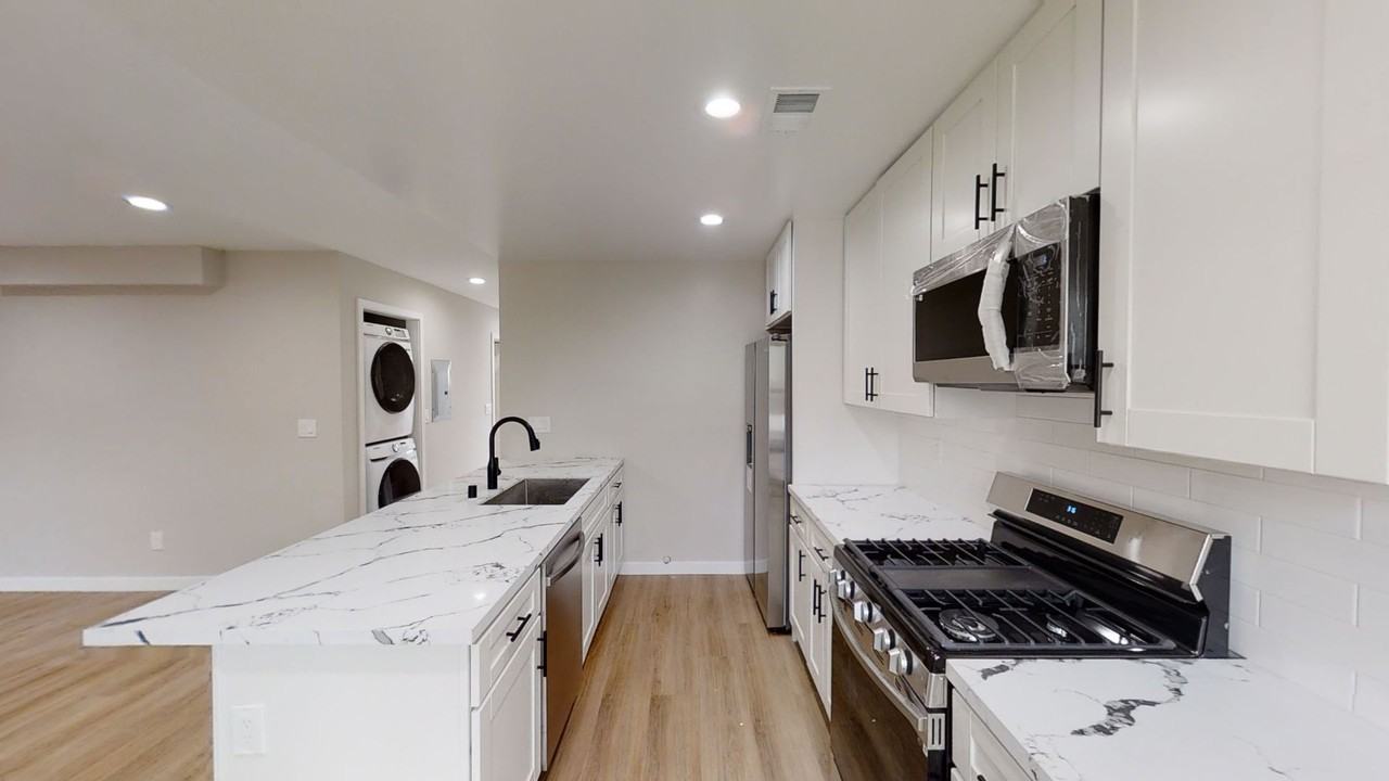 5119 E Falls View Dr - Photo 5 of 17