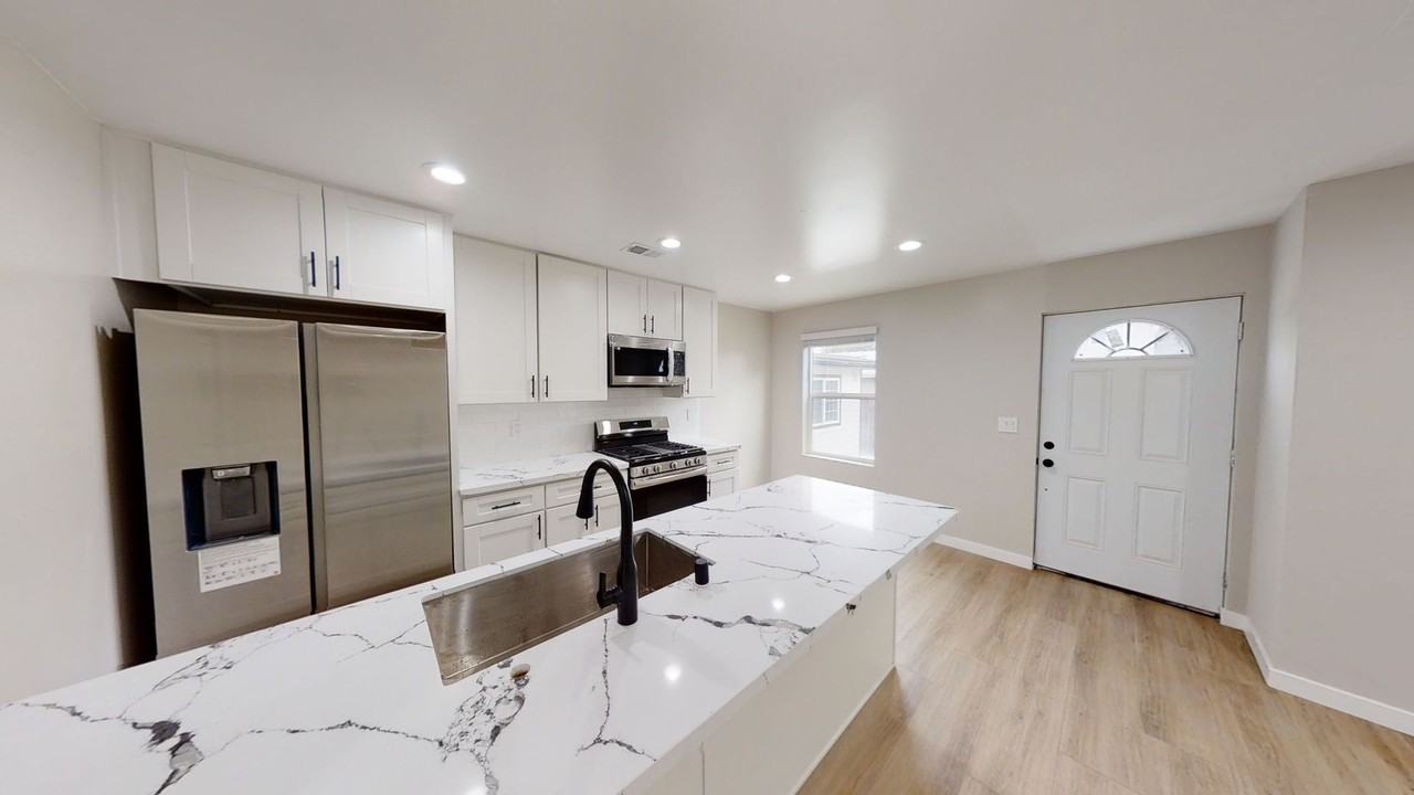 5119 E Falls View Dr - Photo 6 of 17