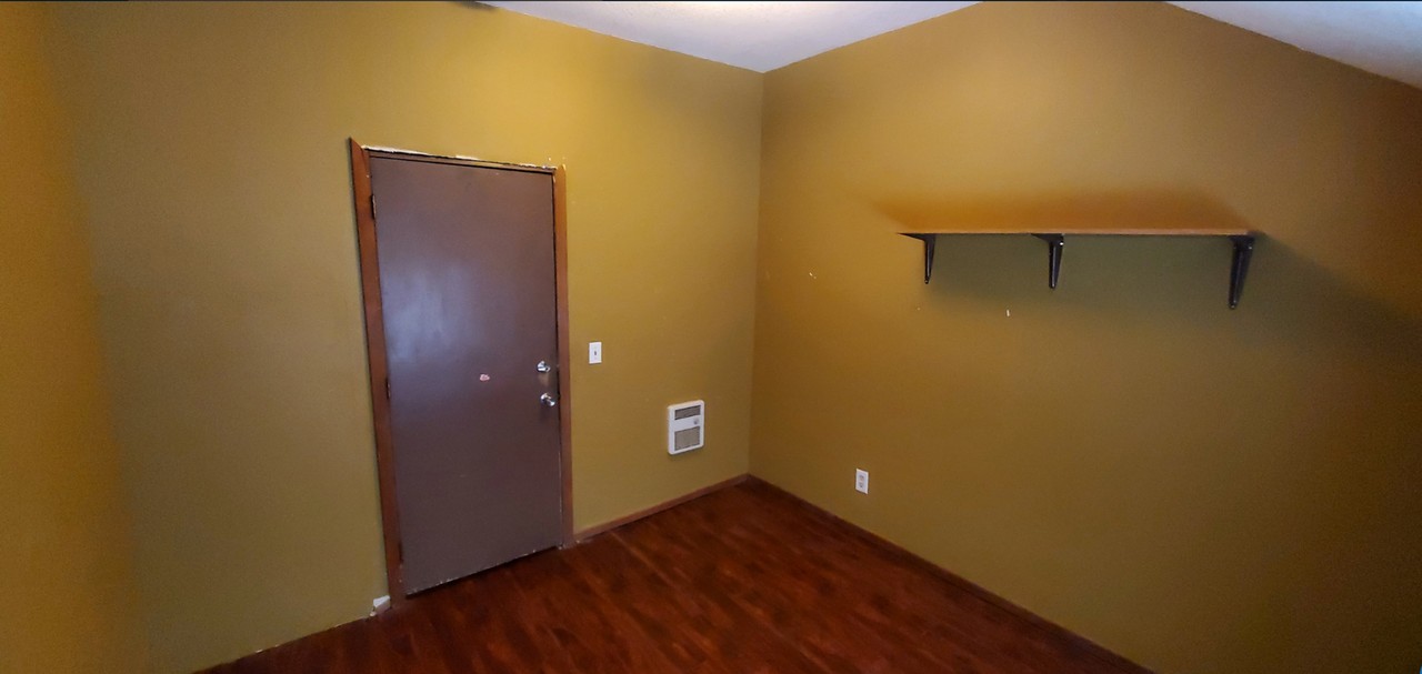 Room-by-Room Rentals Available in Downtown Molalla. - Photo 5 of 24