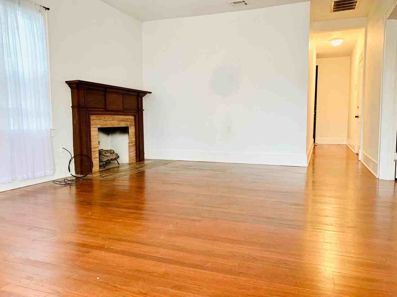 1425 Nw 30th St - Photo 2 of 15