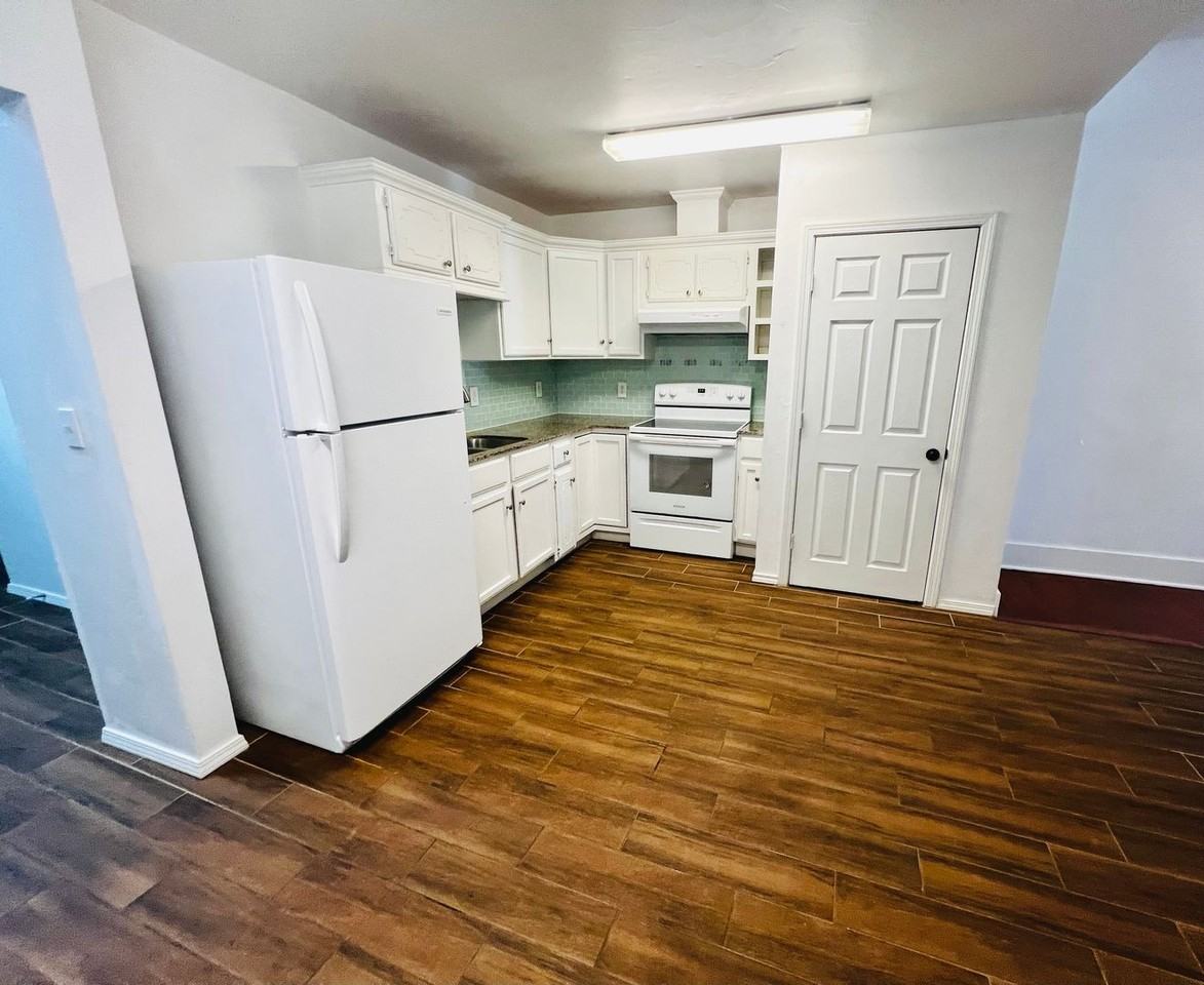 1425 Nw 30th St - Photo 3 of 15