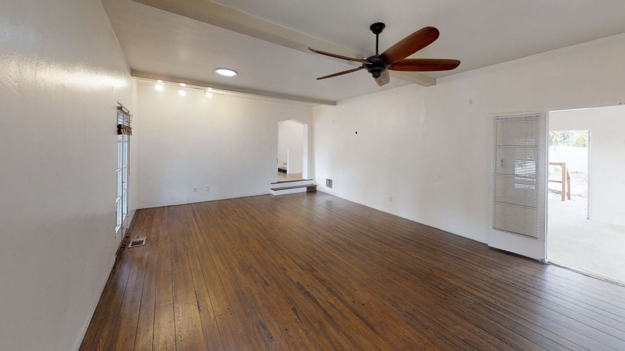 4905 College Ave - Photo 5 of 34