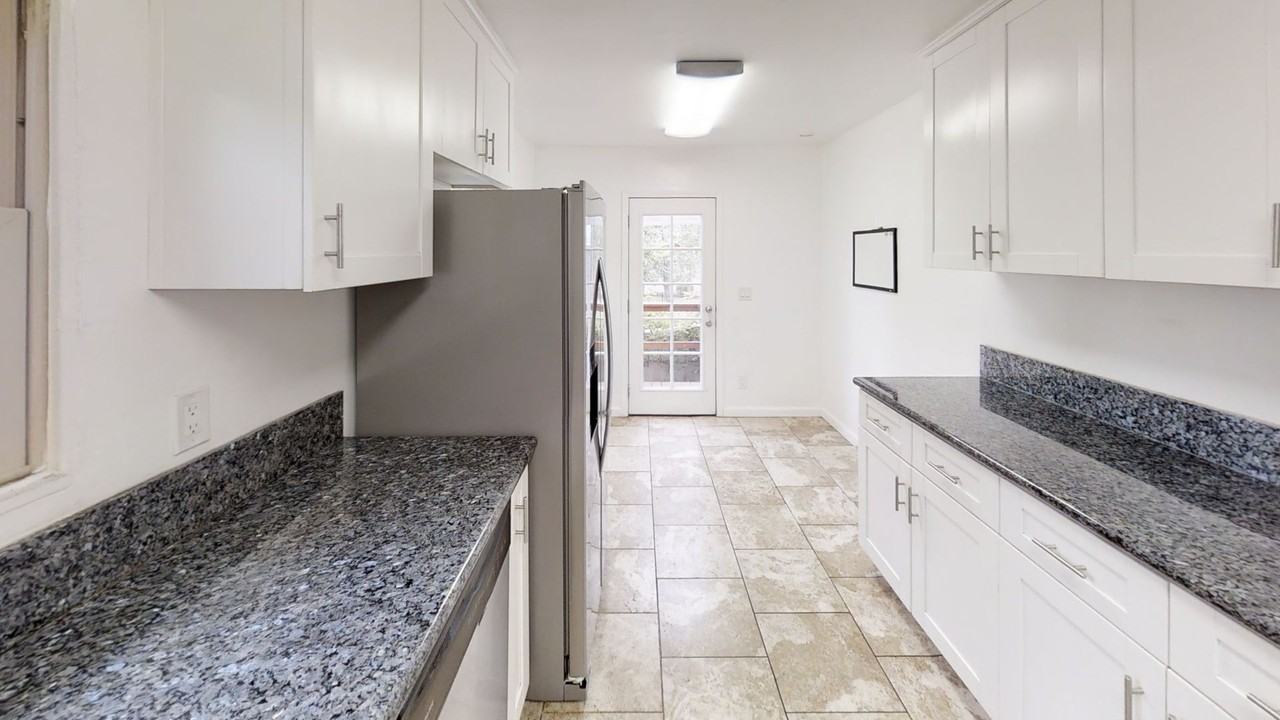 4905 College Ave - Photo 7 of 34