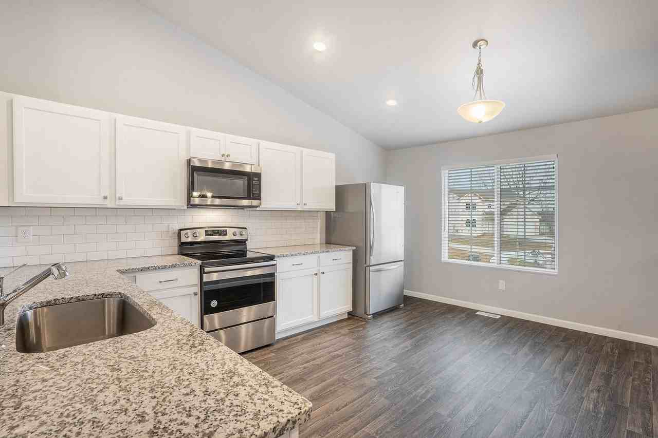 16625 Bedington Dr - Photo 3 of 24