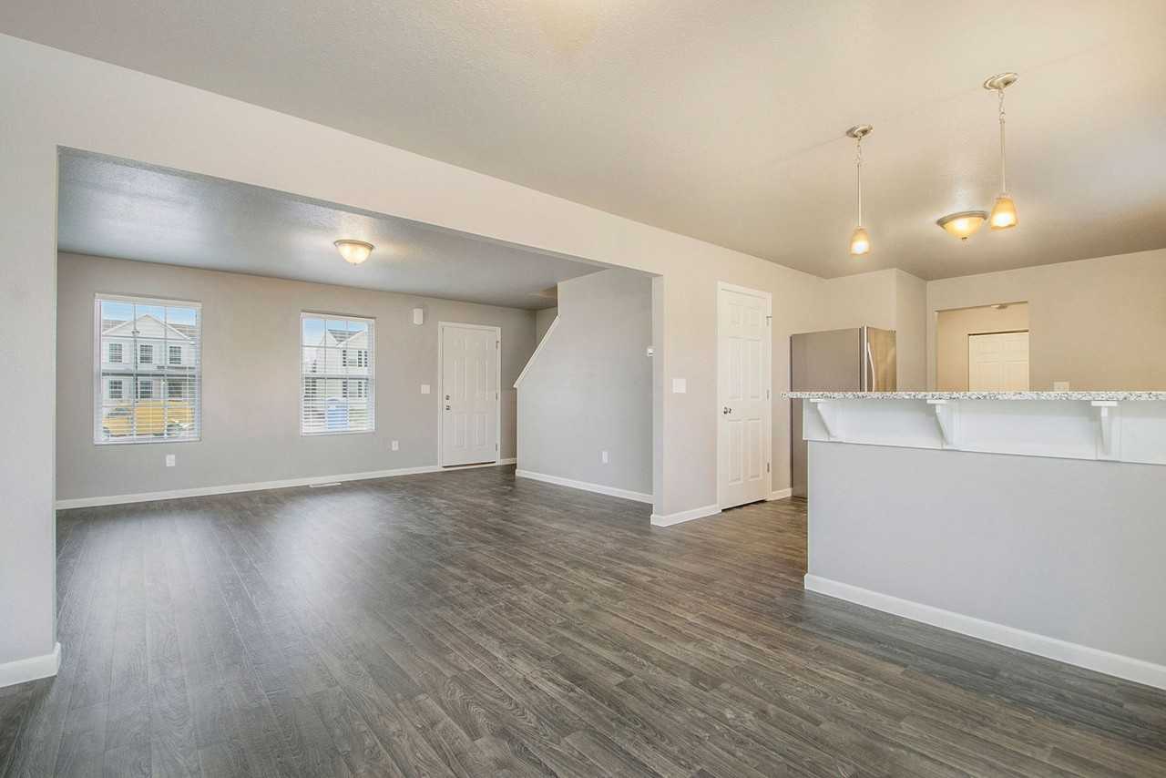 1645 Garfield Ct - Photo 3 of 28